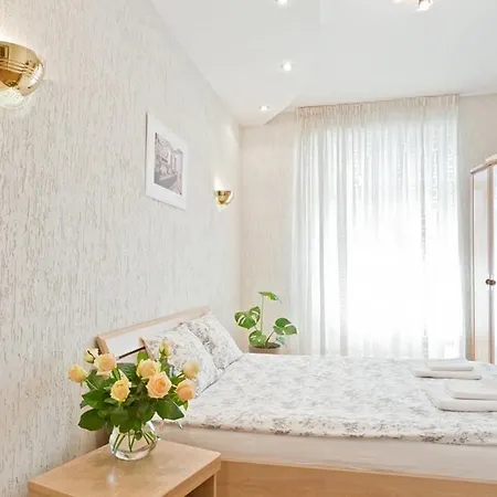 Apartment Vip-kvartira Kirova 3 *